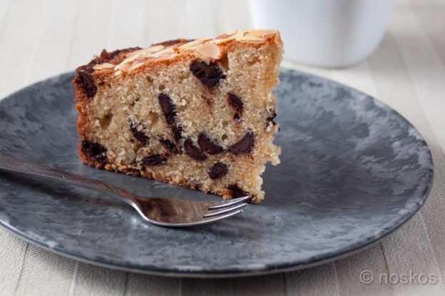 Amandel Chocolate Chip Cake